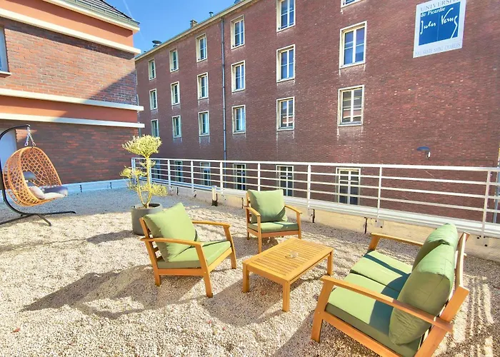 La Canopee Rooftop - Cinema - Netflix - Centre Apartment